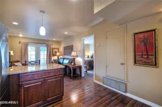 Photo #6: 6341470 Listing