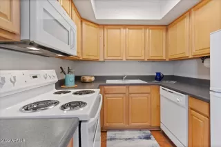 Photo #6: 6341479 Listing