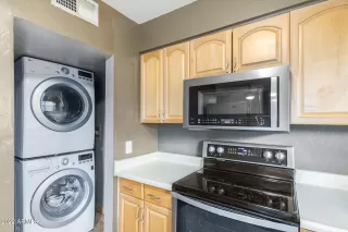 Photo #5: 6341641 Listing