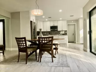 Photo #5: 6341702 Listing