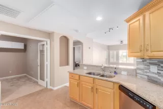 Photo #5: 6341956 Listing