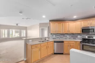 Photo #6: 6341956 Listing