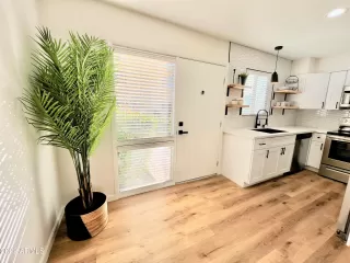 Photo #6: 6342567 Listing