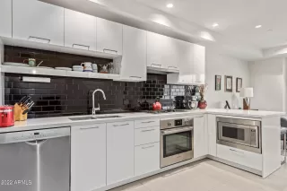 Photo #5: 6342867 Listing