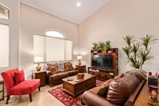 Photo #5: 6343333 Listing