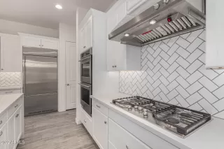 Photo #3: 6345125 Listing