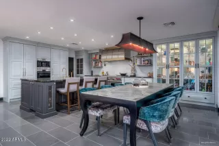 Photo #5: 6345367 Listing