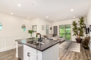 Photo #5: 6345456 Listing