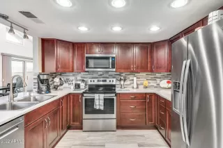 Photo #6: 6345985 Listing