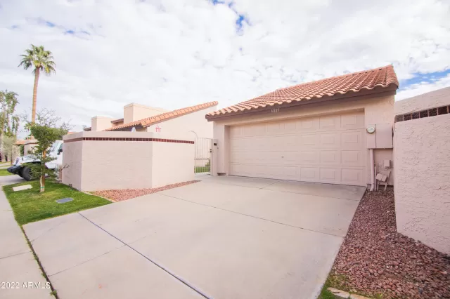 MLS: 6346000 Condo For Sale