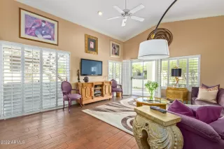 Photo #5: 6347187 Listing