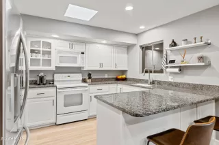Photo #5: 6349352 Listing 