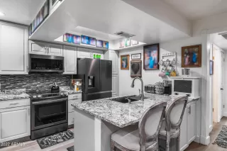 Photo #6: 6349670 Listing