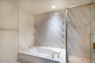 Photo #6: 6349796 Listing