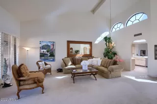 Photo #5: 6349969 Listing