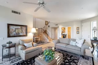 Photo #4: 6350128 Listing