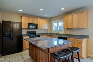 Photo #5: 6350329 Listing