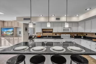 Photo #5: 6350702 Listing