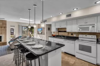 Photo #6: 6350702 Listing