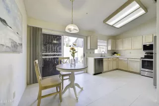 Photo #5: 6351477 Listing