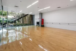 Photo #6: 6351887 Listing