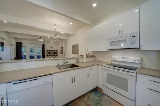 Photo #4: 6353053 Listing