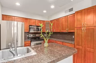 Photo #6: 6353709 Listing
