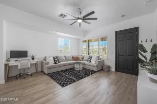 Photo #5: 6355360 Listing