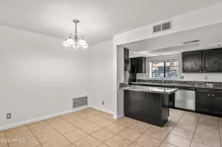 Photo #5: 6356736 Listing