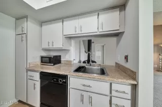 Photo #4: 6357134 Listing