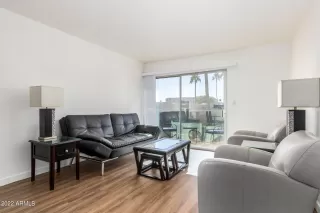 Photo #6: 6357559 Listing