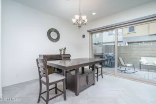 Photo #5: 6358422 Listing