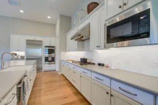 Photo #3: 6358749 Listing