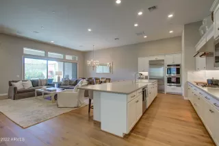 Photo #5: 6358749 Listing