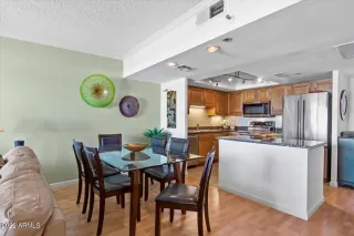 Photo #6: 6359905 Listing