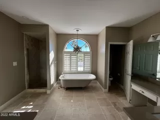 Photo #6: 6360933 Listing