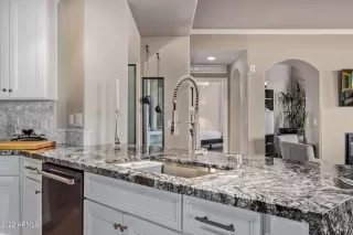 Photo #5: 6361850 Listing