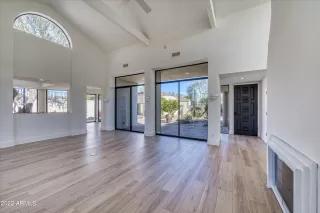 Photo #4: 6362860 Listing