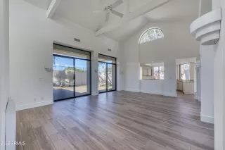 Photo #5: 6362860 Listing