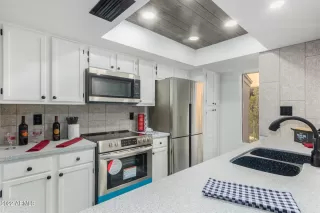 Photo #5: 6364660 Listing