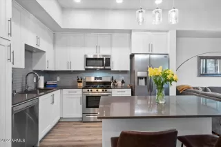 Photo #5: 6364816 Listing