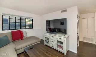 Photo #5: 6365984 Listing