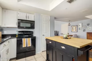 Photo #6: 6366307 Listing