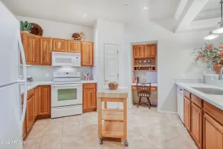 Photo #6: 6367026 Listing