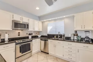 Photo #6: 6370037 Listing 