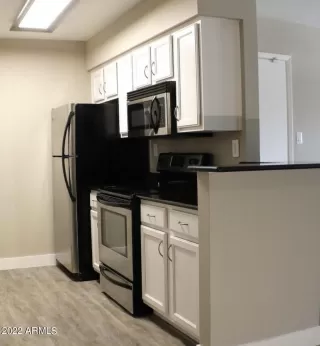 Photo #5: 6370367 Listing