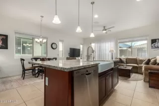 Photo #6: 6370903 Listing