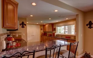 Photo #5: 6371047 Listing