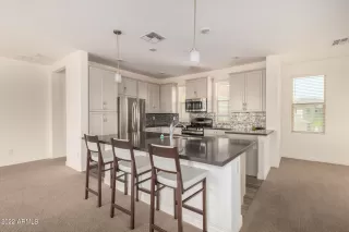 Photo #6: 6371049 Listing