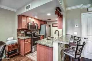 Photo #5: 6372259 Listing